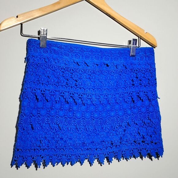 Dresses & Skirts - Small Vibrant Blue Geometric Floral Pattern Crochet Lace Overlay Mini Skirt